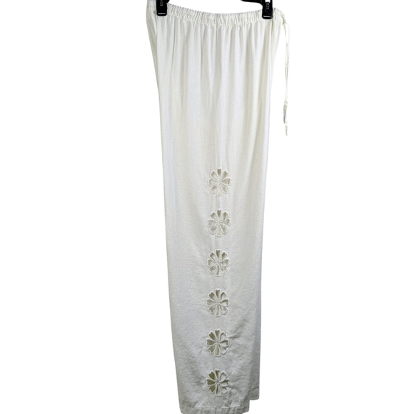 Camila Coelho Linen Blend Pants Floral Eyelet Cutouts At Sides White M NWT - Picture 4 of 10